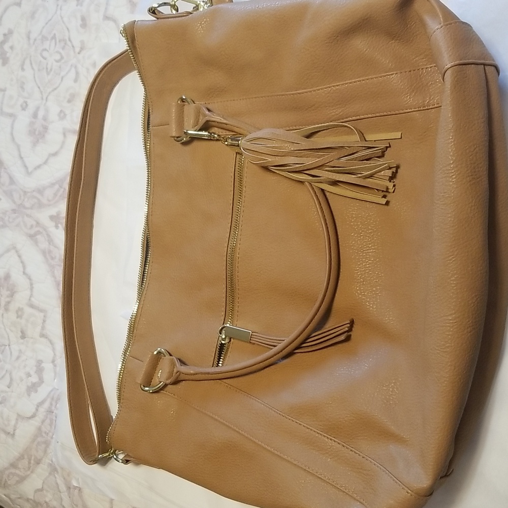 STEVE MADDEN TOTE, Perfect Condition in and out 18.5" x 16",Camel color